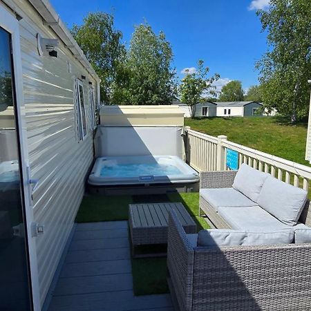 Rj Luxury Caravan Hire With Hot Tub Tattershall Exterior photo